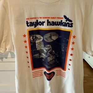 New Foo Fighters Taylor Hawkins Tribute Concert T-Shirt Cream Medium